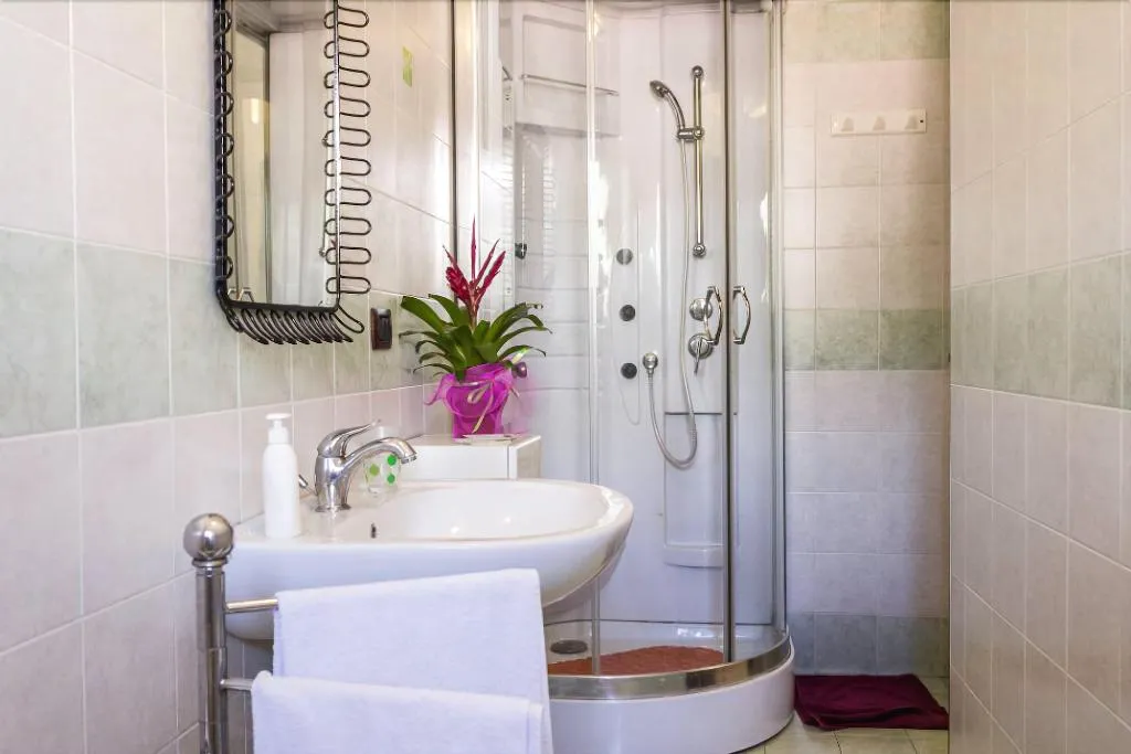 Room, B&B Il Lapillo, Naples