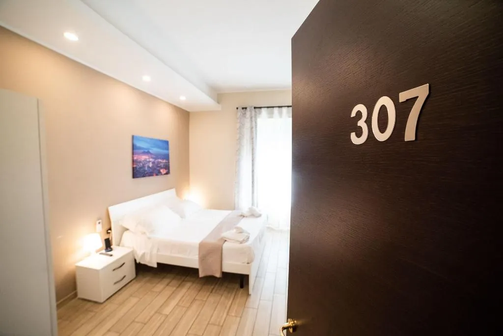 Room, B B Metropolitan, Naples