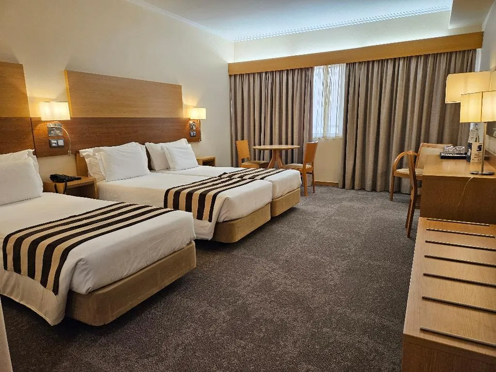 TWIN CAPACITY 3 Room, Hotel Principe Lisboa, Lisbon