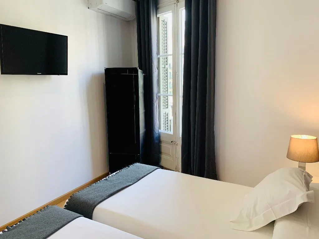 TWIN Shared external bathroom Room, Super Balmes Guest House, Barcelona