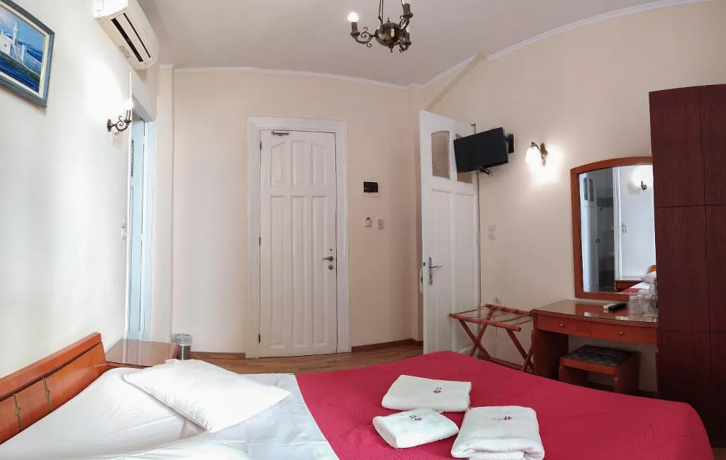Room, Cecil hotel, Athens
