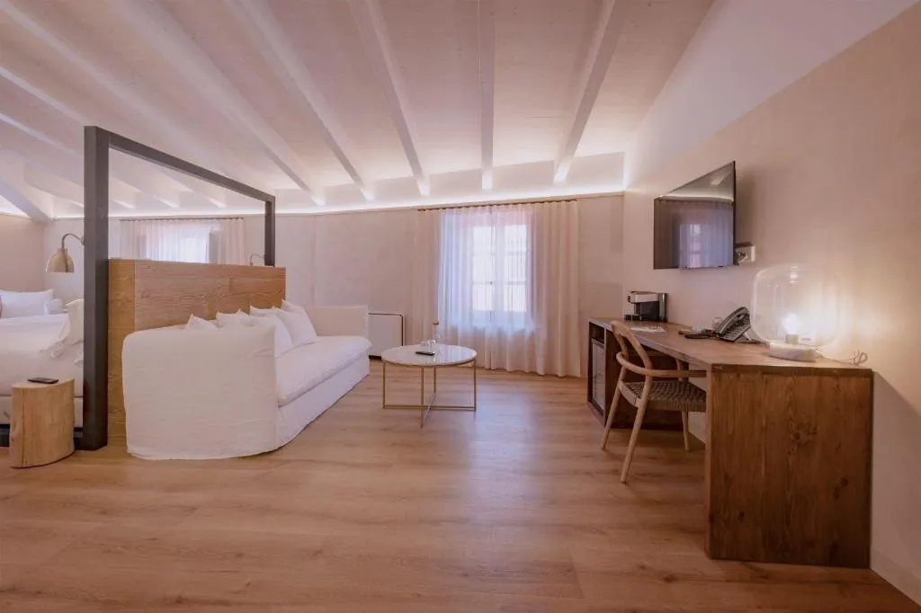 Room, Palau Macelli, Costa Brava