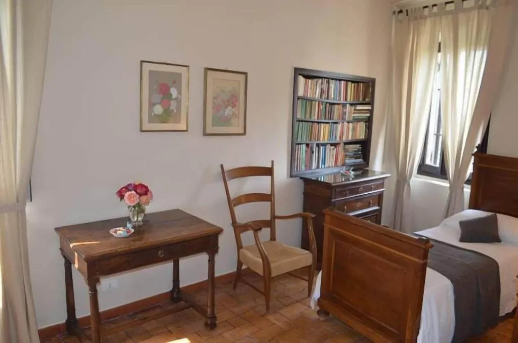 Room, Casale Colleoni, Rome