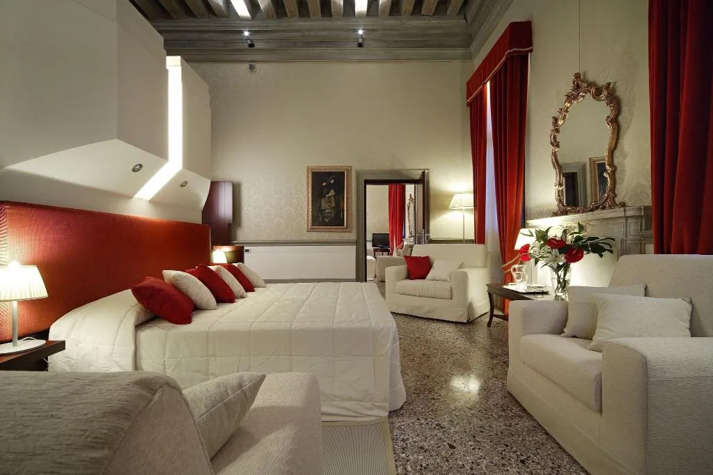 SUITE KING SIZE BED Room, Ruzzini Palace, Venice