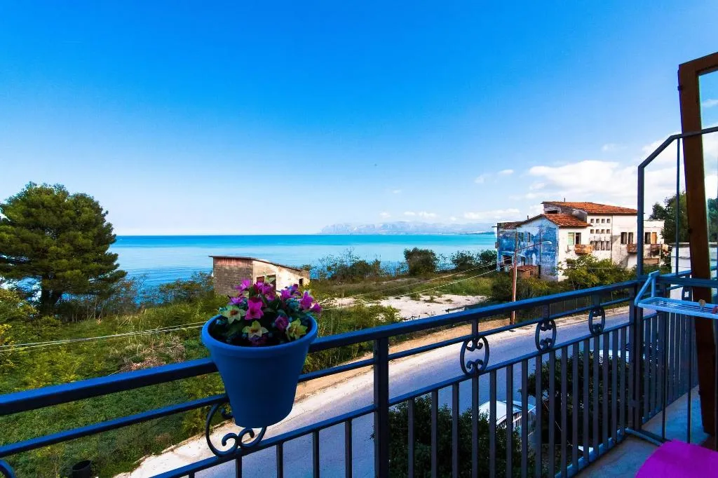 General view, B&B A Mare, Palermo