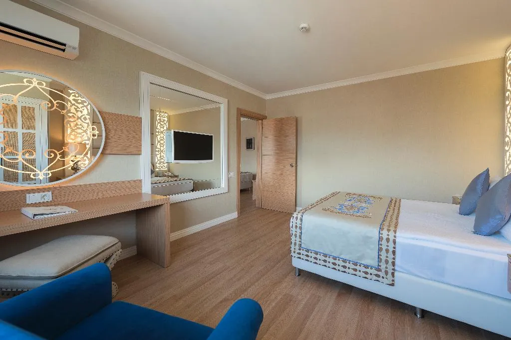 FAMILY ROOM LAND VIEW Room, Quattro Beach Spa & Resort Hotel, Antalya
