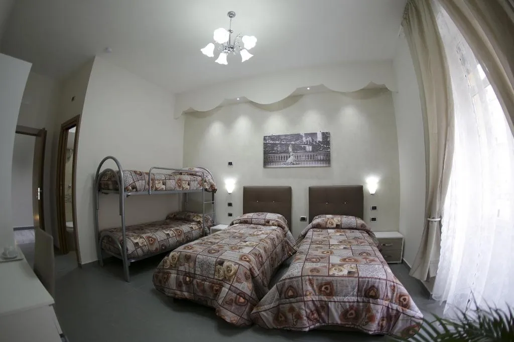 Room, Donn'Anna Bed & Breakfast, Naples