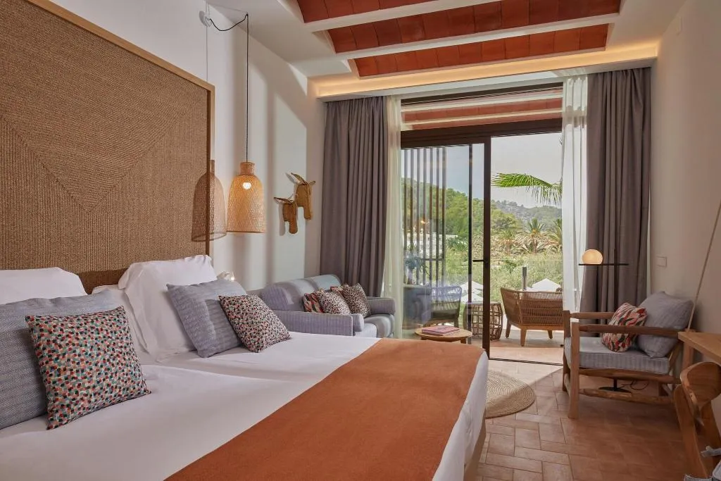 Room, Cala San Miguel Ibiza Res, Curio Colllec by Hilton, Ibiza