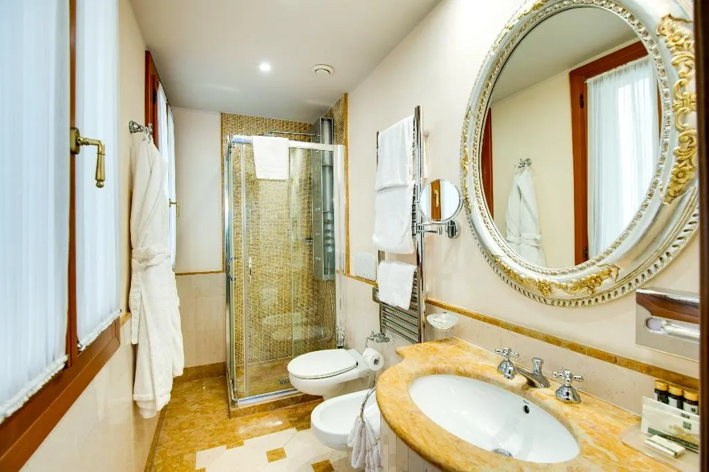 Double or Twin CAPACITY 2 Room, Canal Grande, Venice