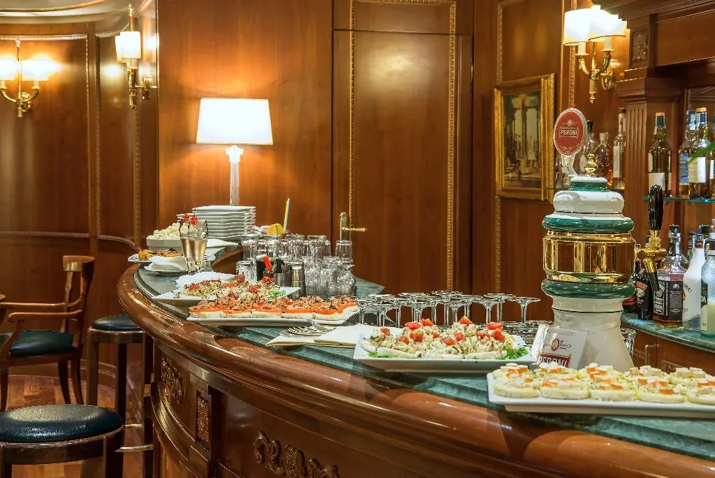 Bar, River Palace Hotel, Rome