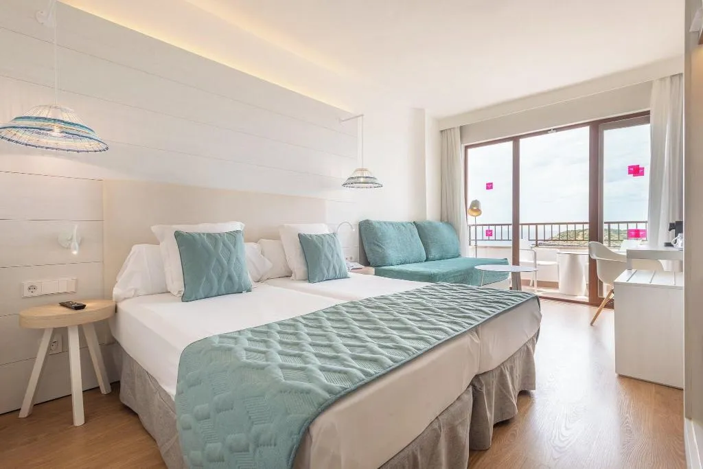 TWIN DELUXE SEA VIEW Room, Leonardo Royal & Suites hotel Ibiza Santa Eulalia, Ibiza