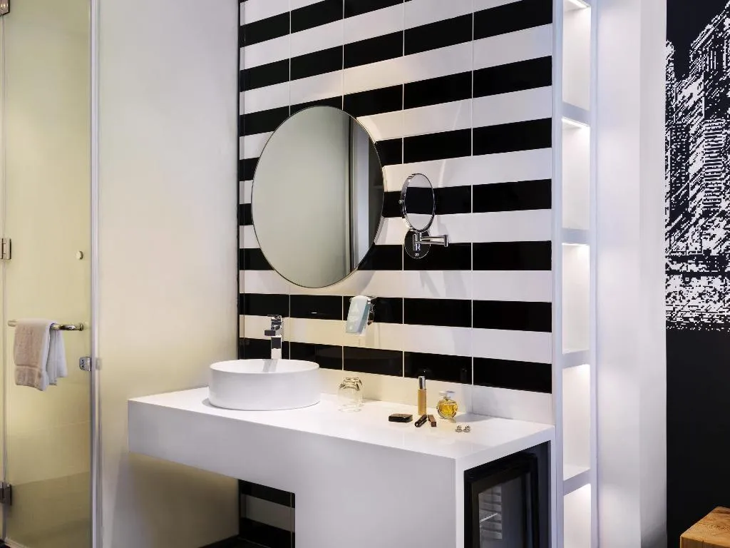 Room KING SIZE BED Room, Ibis Styles Dubai Airport, Dubai
