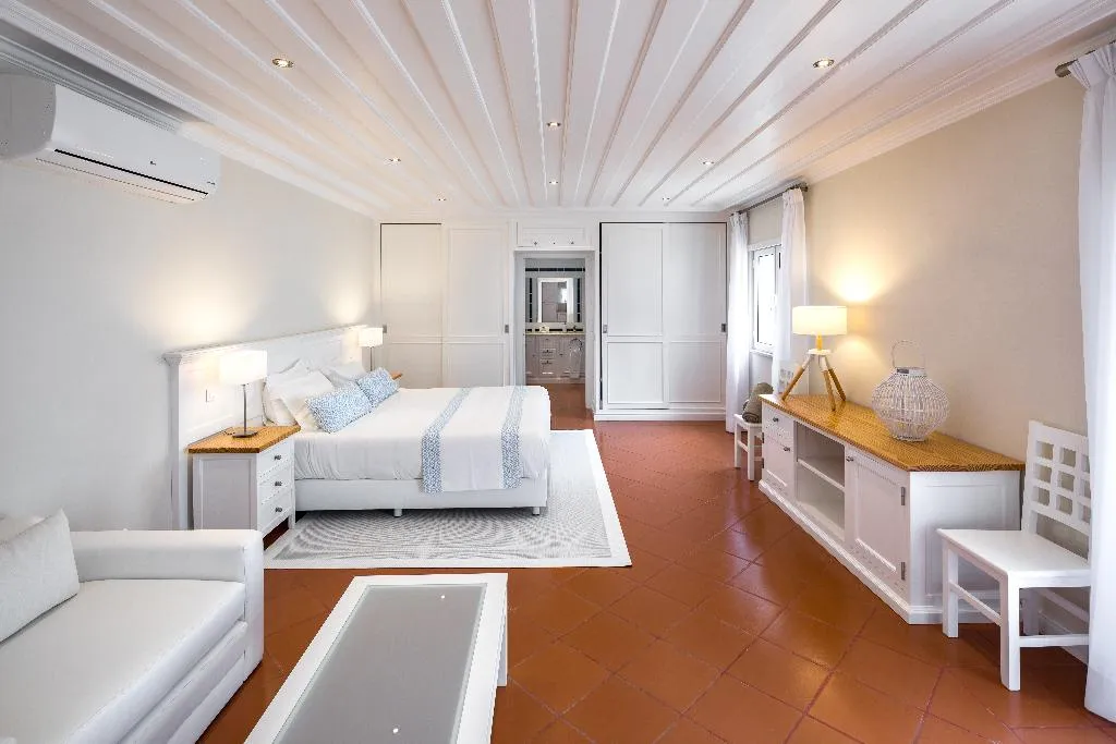 VILLA THREE BEDROOMS Room, Shantivillas, Algarve