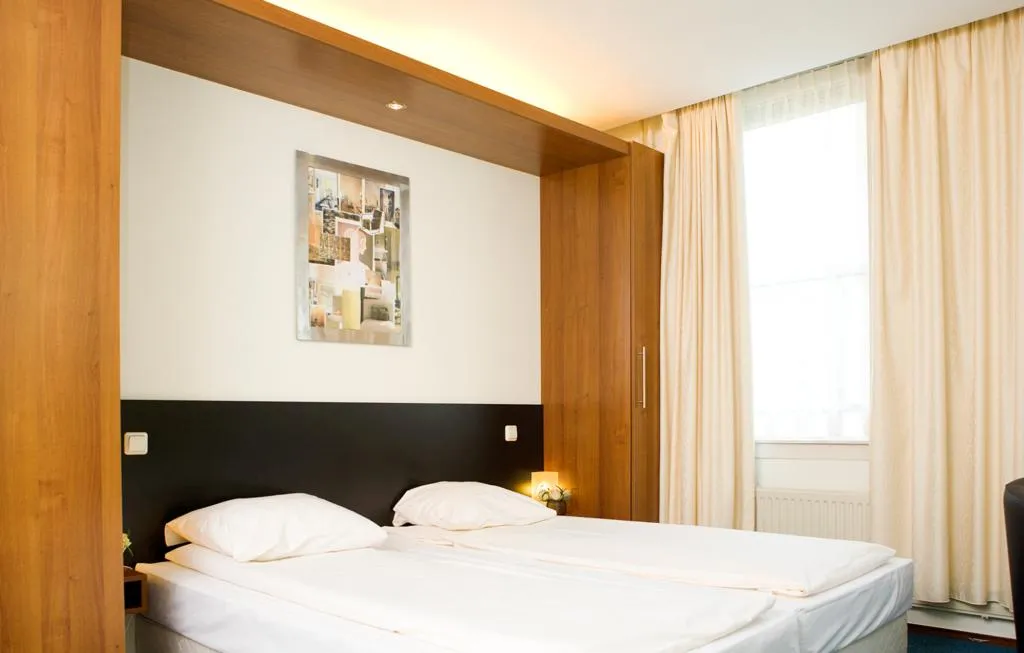 TWIN STANDARD Room, Hotel Beethoven Amsterdam, Amsterdam