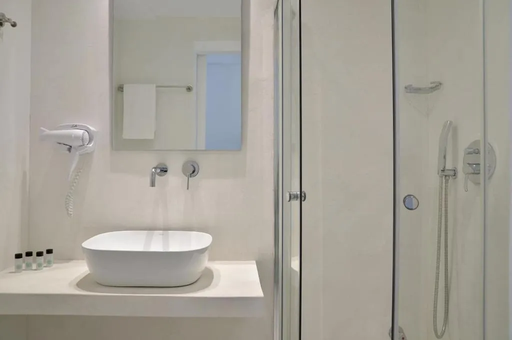Room, Nama, Mykonos