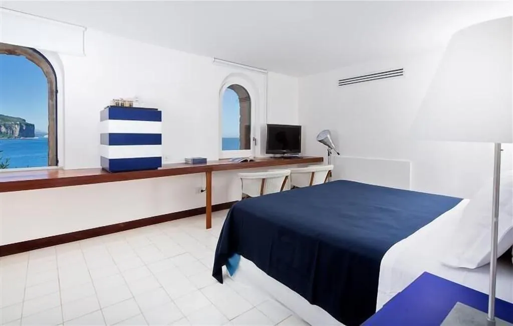 Room, Capo La Gala Hotel & Wellness, Naples