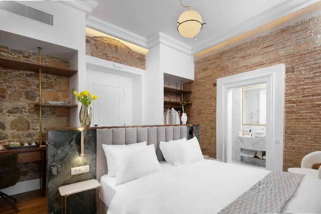 SUITE WITH JACUZZI Room, La Divina, Athens