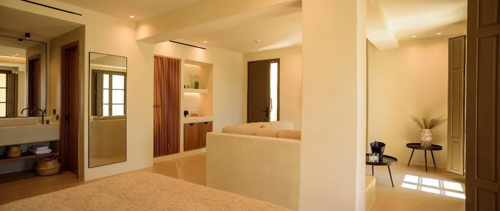 SUITE SUPERIOR WITH PRIVATE POOL Room, Elessa Hotel, Santorini