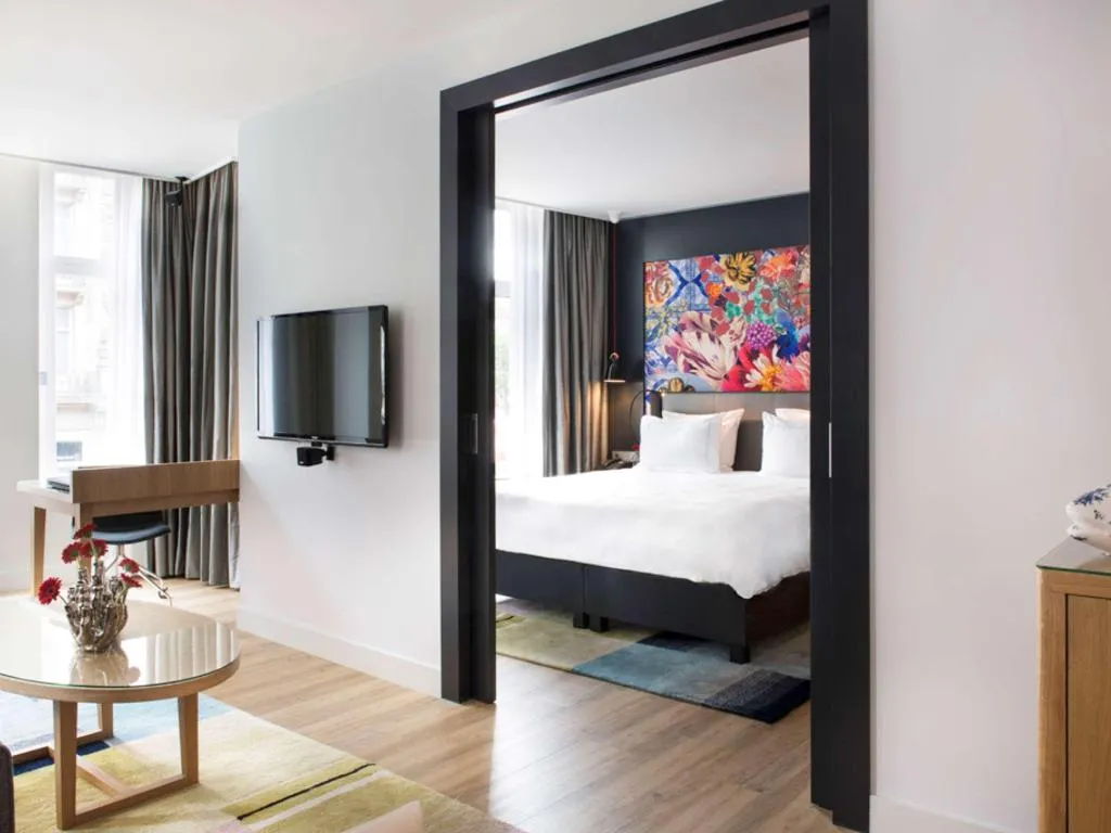 SUITE DELUXE KING BED Room, Swissotel Amsterdam, Amsterdam