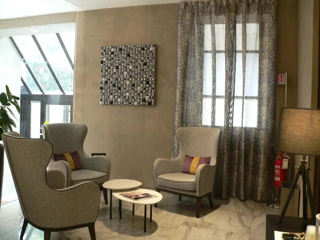 Lobby, Soperga, Milan