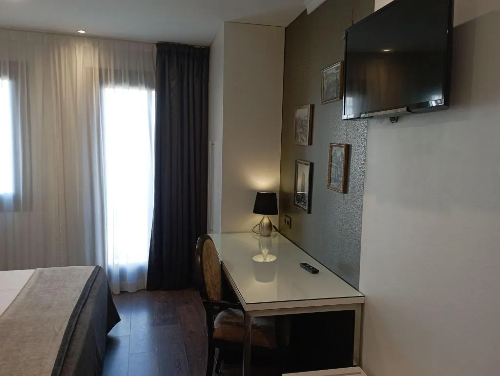 TRIPLE BASIC Room, Moderno, Barcelona