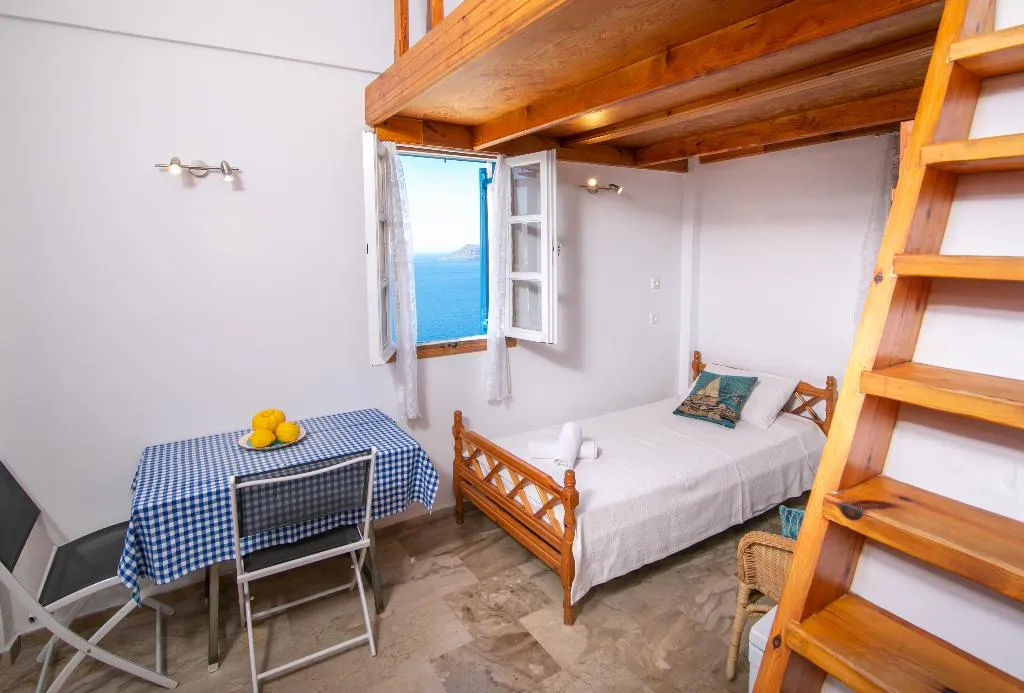 TRIPLE WITH VIEWS Room, Stelios Rooms Golden View, Santorini