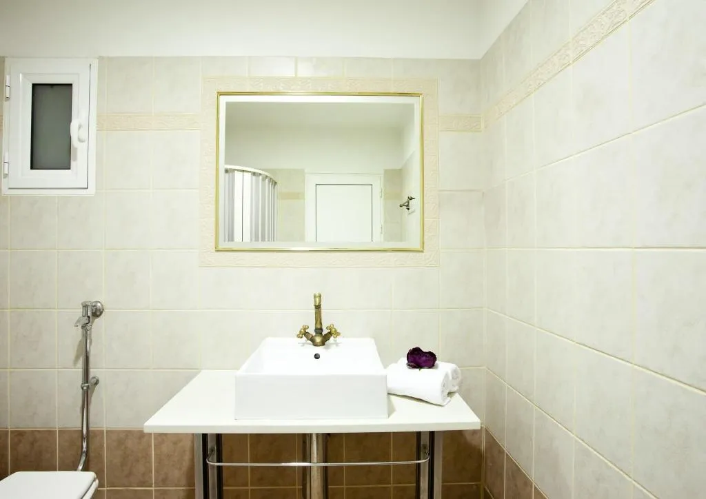 TRIPLE TWO BEDS Room, Elizabeth Boutique, Athens