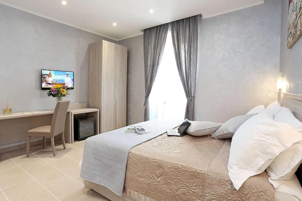 Room, Adorasuite 2, Naples