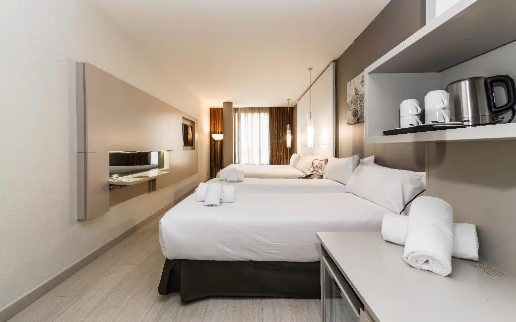 QUADRUPLE STANDARD Room, Grums Hotel & Spa, Barcelona
