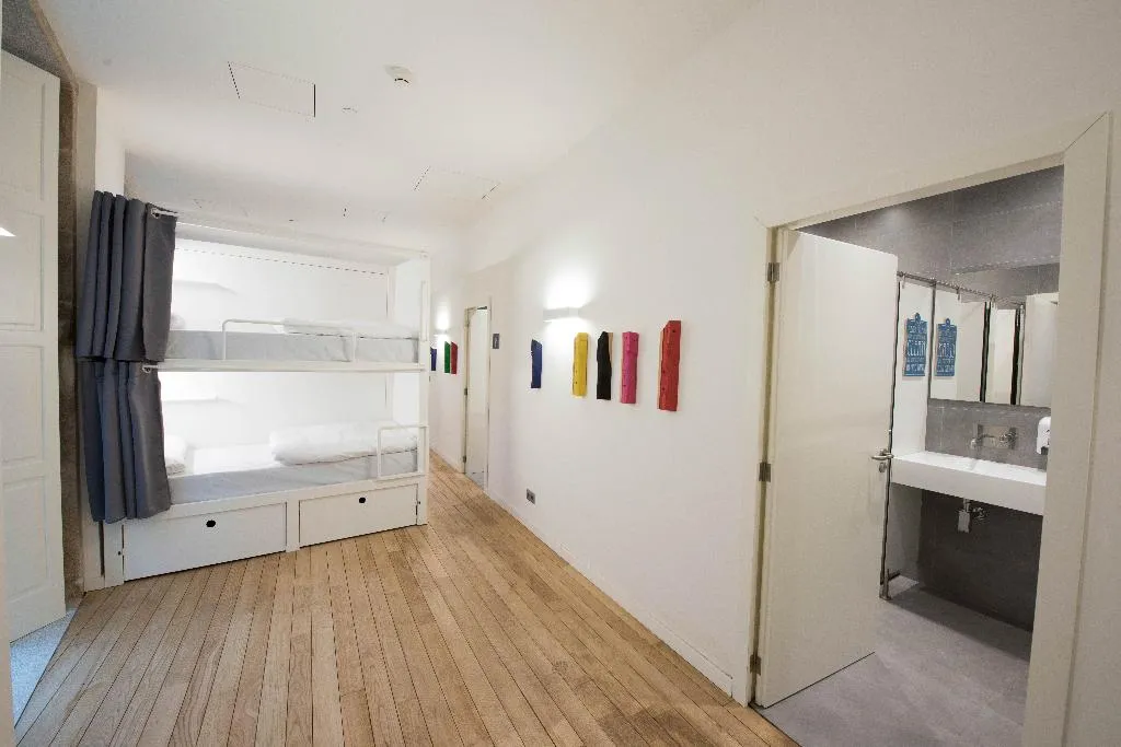 Bed in dormitory THIRTEEN BEDROOMS Room, Bluesock Hostels Porto, Porto