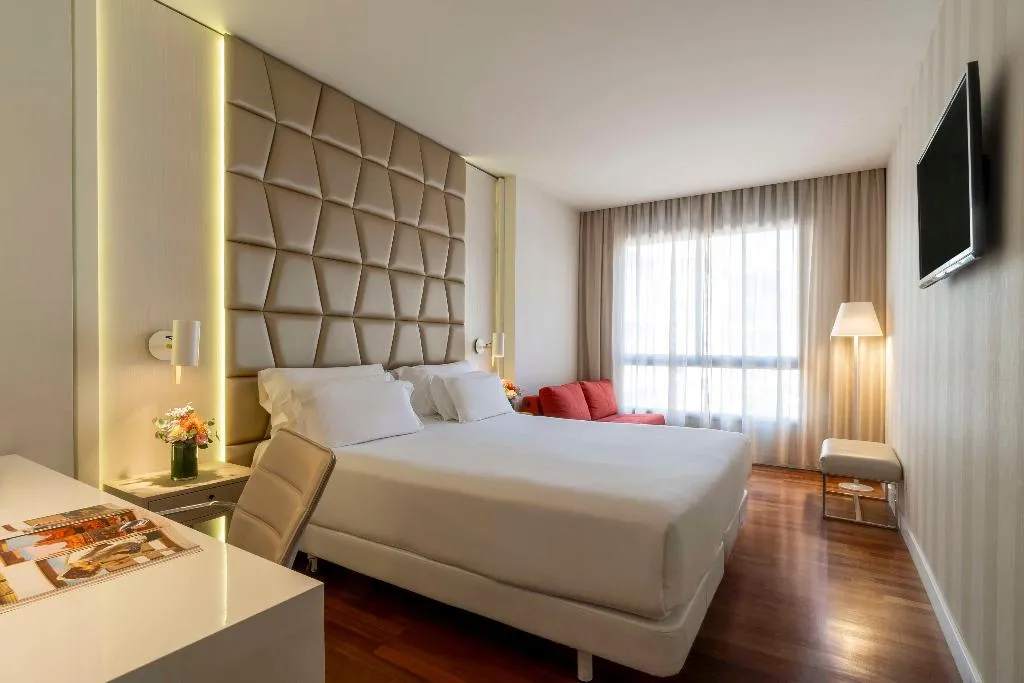 DOUBLE KING SIZE BED Room, NH Collection Barcelona Podium, Barcelona
