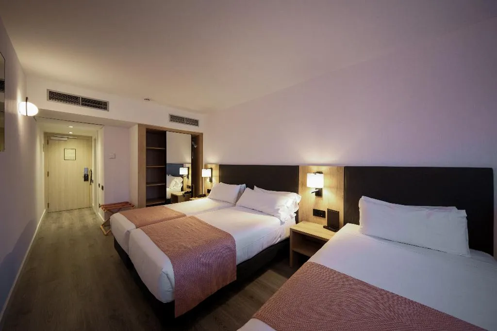 TRIPLE STANDARD Room, Catalonia Sabadell, Barcelona