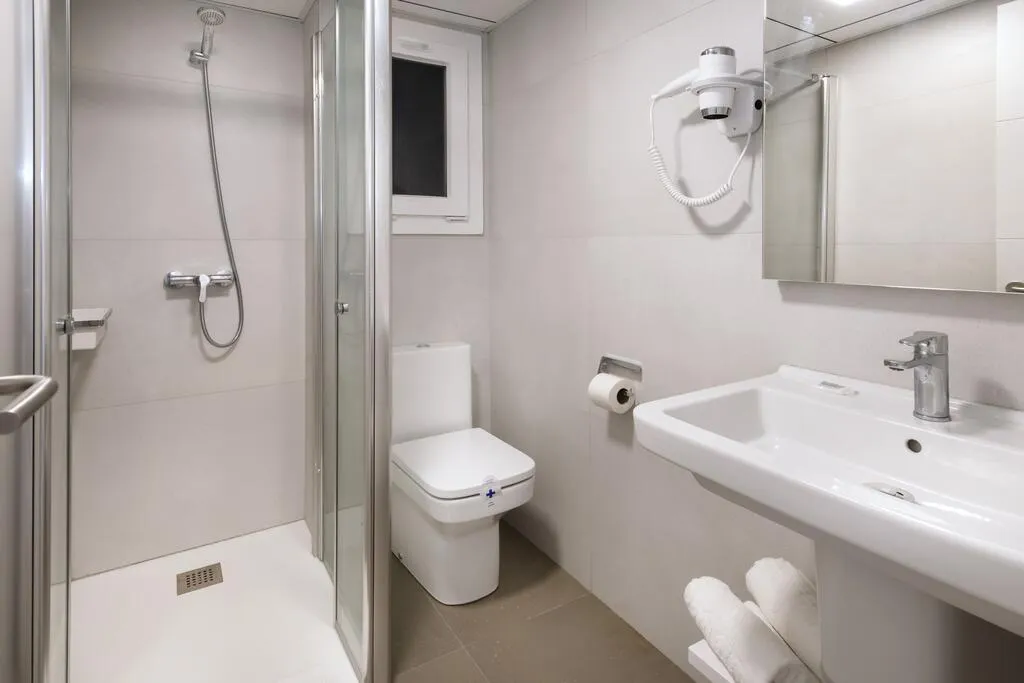 APARTMENT CAPACITY 4 ONE BEDROOM Room, Rentalmar Salou Playa Family Suites, Costa Dorada