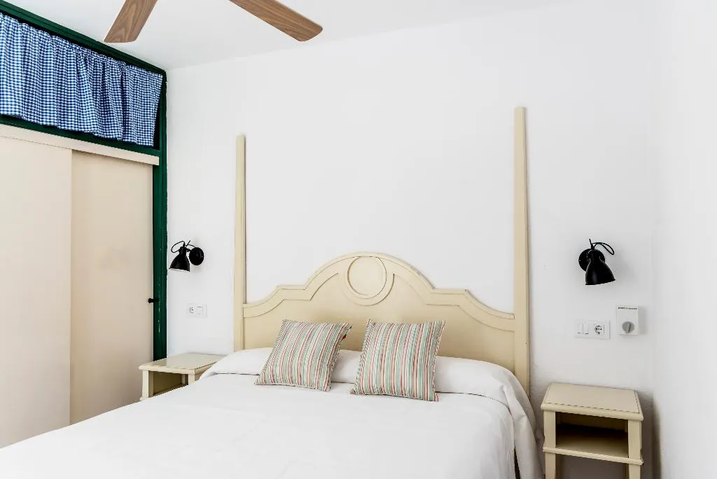 APARTMENT TWO BEDROOMS WITH AIR CONDITIONING Room, Las Brisas I & II, Menorca