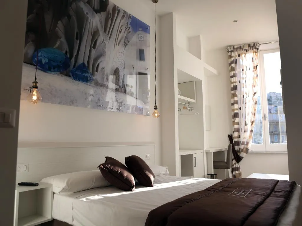 DOUBLE DELUXE ONE BED Room, DIMORA DIAMANTE room&breakfast, Naples