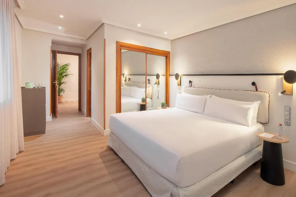 JUNIOR SUITE STANDARD Room, Madrid Alameda Aeropuerto Affiliated By Melia, Madrid