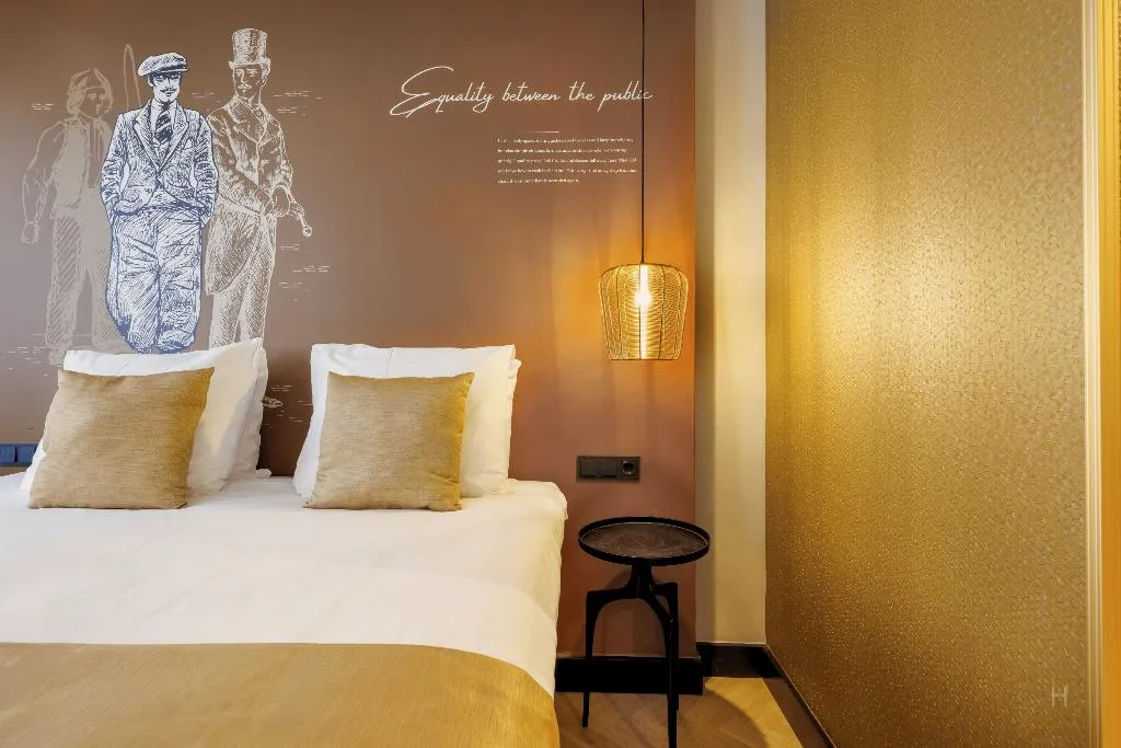 DOUBLE QUEEN SIZE BED Room, Die Port Van Cleve, Amsterdam