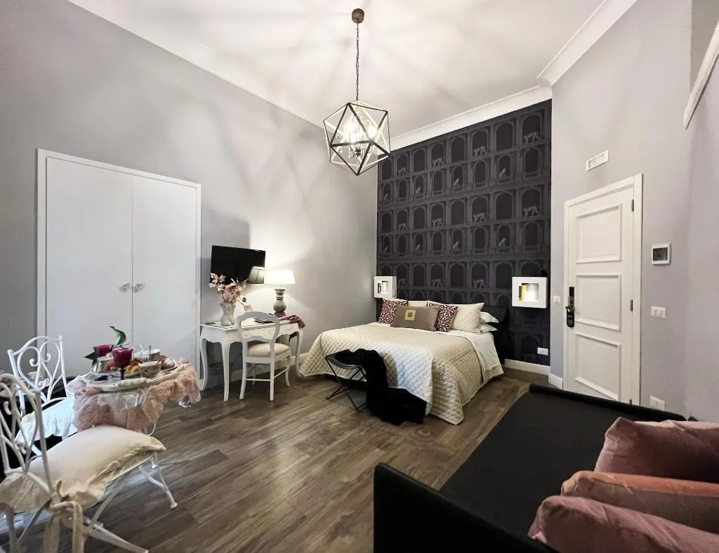 Room, Domus Deorum Deluxe, Naples