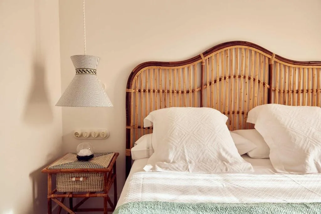 Room, Cristine Bedfor, Menorca