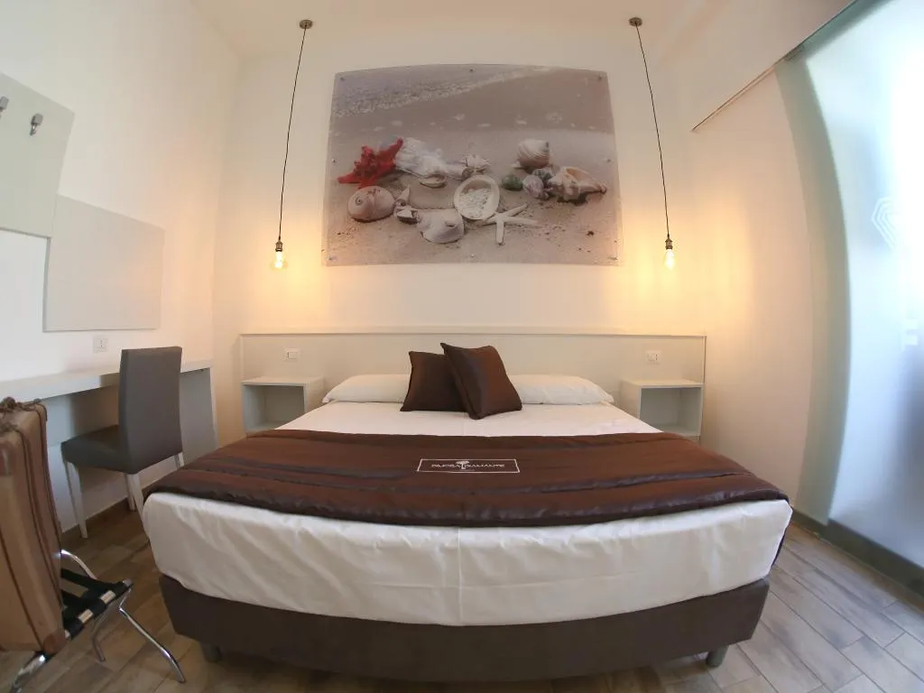 DOUBLE CLASSIC Room, DIMORA DIAMANTE room&breakfast, Naples