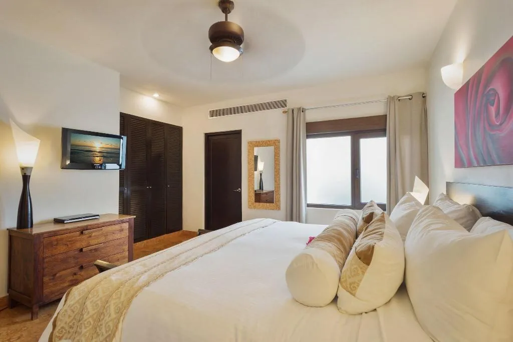 Room THREE BEDROOMS Room, El Taj Ocean Front and Beachside Condo Hotel, Playa Del Carmen