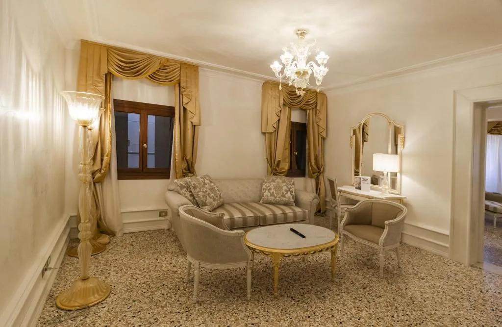 SUITE CLASSIC Room, Cà Bonfadini Historic Experience, Venice
