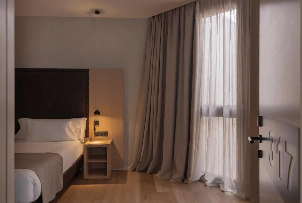 Double or Twin SUPERIOR Room, Gran Hotel Barcino 4*S, Barcelona