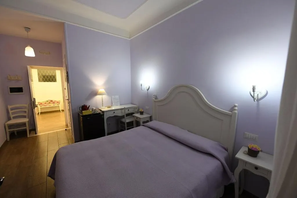 Room, Buonanotte Roma 2, Naples