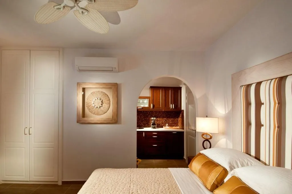 Room, Miland Suites, Santorini