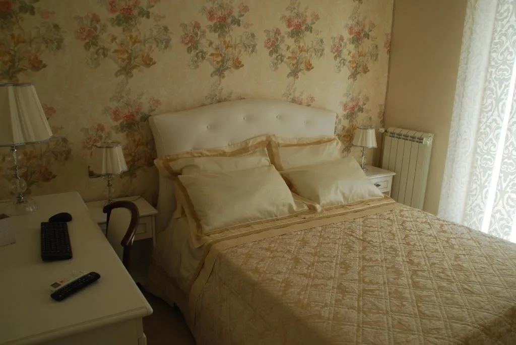 DOUBLE DELUXE Room, Daphnae House, Catania