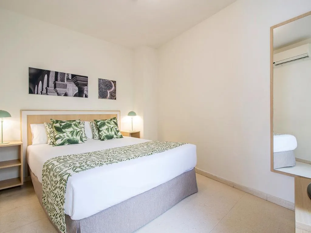 APARTMENT CAPACITY 4 ONE BEDROOM Room, Pierre & Vacances Sevilla, Seville