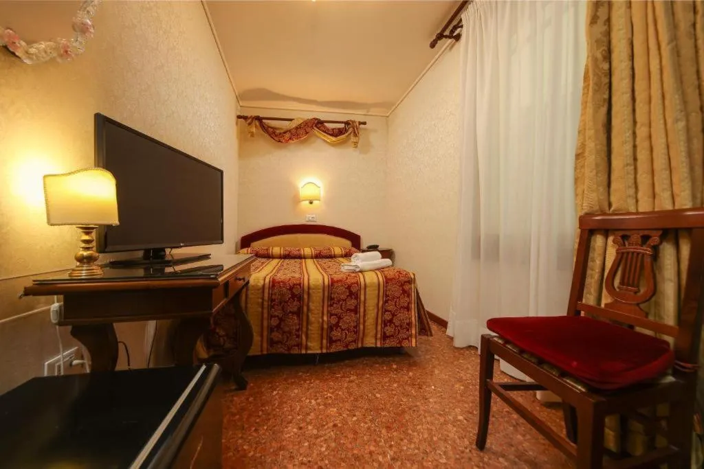 SINGLE STANDARD Room, Da Bruno, Venice