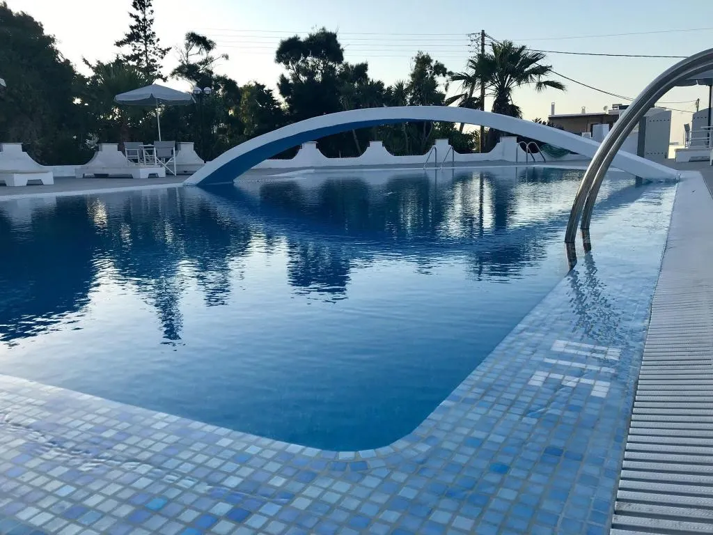 Pool, Lodos, Santorini