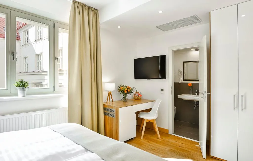 DOUBLE BASIC Room, Hotel Garden Court Prague, Prague